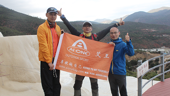中國(guó)地(dì)質大(dà)學七加二宋紅(hóng)領隊登哈巴雪(xuě)山(shān)活動